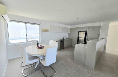 Toukley House | Lakeside Paradise - Absolute Waterfront Entire home in Toukley, Australia