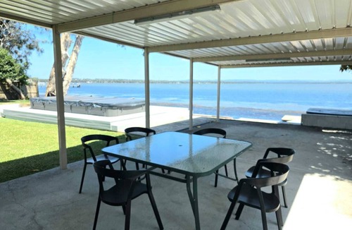 Toukley House | Lakeside Paradise - Absolute Waterfront Entire home in Toukley, Australia