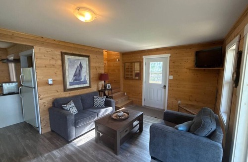 Aldersville House | Lakeside Paradise awaits you!