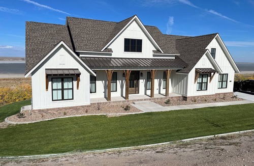 Brule House | Lakeside Paradise! Beautiful five bedroom home on Lake McConaughy!