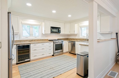 Waverly Beach House | Lakeside Paradise - Private beach - Sleeps 8 - 2.5 baths