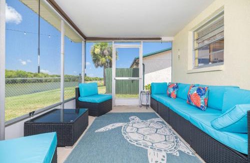 Tahitian Development House | Lakeside Paradise