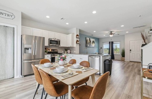 Pflugerville House | Lakeside Paradise - Pflugerville
