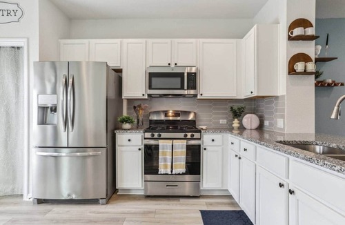 Pflugerville House | Lakeside Paradise - Pflugerville