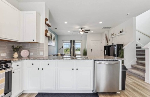 Pflugerville House | Lakeside Paradise - Pflugerville