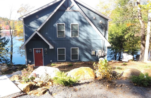 Weare House | Lakeside Paradise with Private Dock.