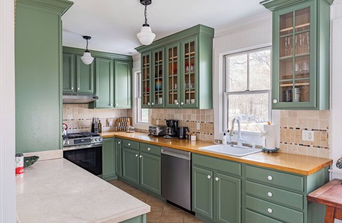 Pine Plains House | Lakeside Peninsula Escape