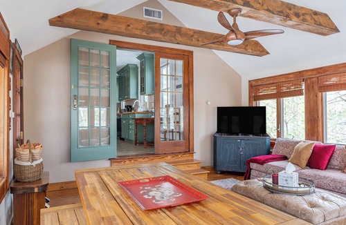 Pine Plains House | Lakeside Peninsula Escape