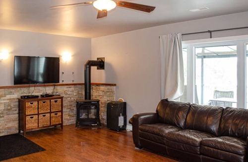 Carlow/Mayo Cottage | Lakeside Perch Cottage-2 beds, 1 bunkie, 1 bath