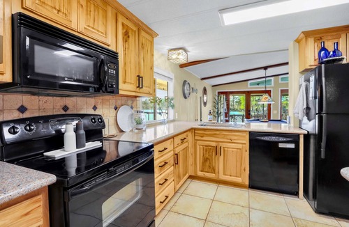 New Braunfels House | Lakeside Playground – 2 Homes for 14 w/Pool Tables, Fire Pits, & More