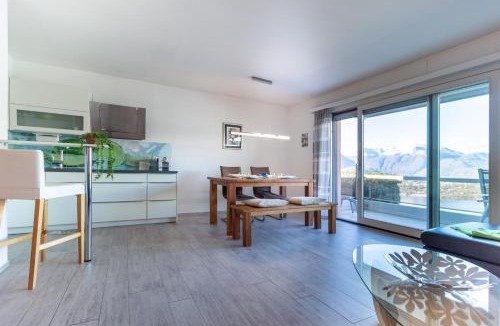 Vairano Apartment | Lakeside Pool Paradise