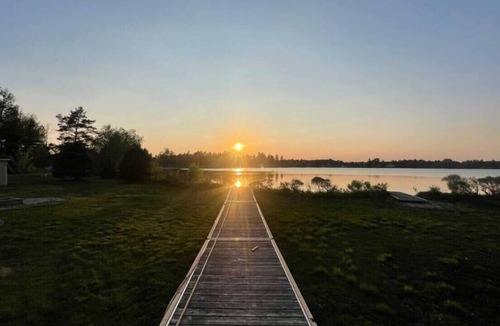 Shawinigan House | Lakeside & Private Beach