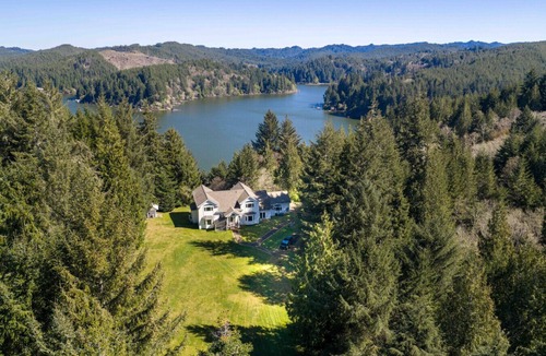 Lakeside House | Lakeside Private Compound-Pool+Dock+15 Guests