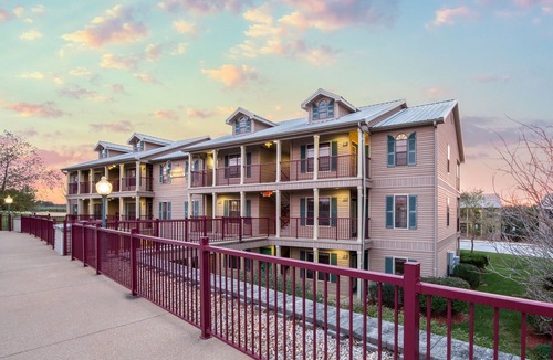 De Soto Villa | Lakeside Private Villa | 5-Hole Golf On-Site