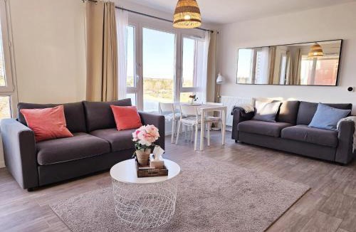 Monteux Apartment | Lakeside Provence - Appartement classé 4 étoiles, Vue sur le lac de Monteux, Parking sous-sol, double clim