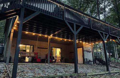 Sherrills Ford House | Lakeside Rustic Retreat