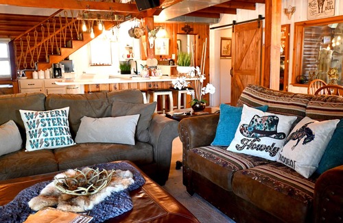 Fall River Cabin | Lakeside Ranch-Themed Loft Cabin w/Full Entertainment Patio!
