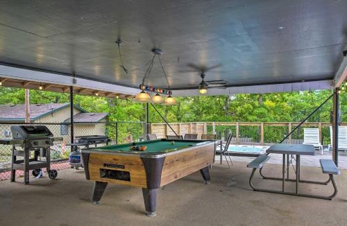 Kimberling City House | Lakeside Reeds Spring Home w/Deck & Pool Access!