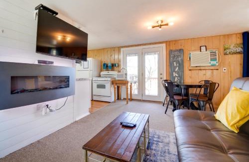 Kimberling City House | Lakeside Reeds Spring Home w/Deck & Pool Access!