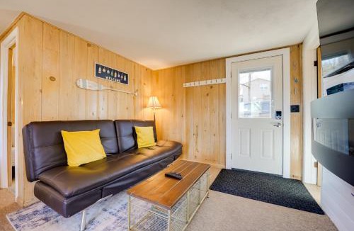 Kimberling City House | Lakeside Reeds Spring Home w/Deck & Pool Access!