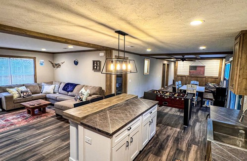 Brownwood Cabin | LakeSide Reel Paradise Brownwood big family dock for fishing/close to state park