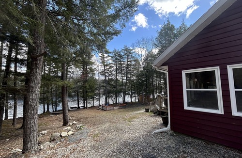 Queens Cottage | Lakeside retreat on Ponhook Lake