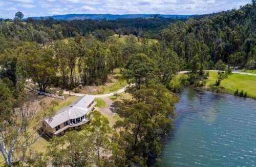 Yatte Yattah House | Lakeside Retreat