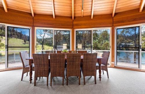 Yatte Yattah House | Lakeside Retreat