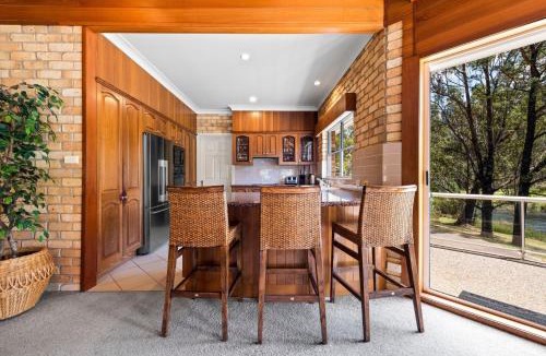 Yatte Yattah House | Lakeside Retreat