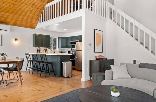 Becket House | Lakeside Retreat | Dock, Kayaks & Fire Pit