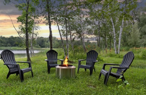 Becket House | Lakeside Retreat | Dock, Kayaks & Fire Pit