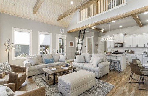 Vinita House | Lakeside Retreat, hot tub & Com Pool, Boat Slip Available