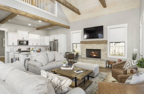 Vinita House | Lakeside Retreat, hot tub & Com Pool, Boat Slip Available