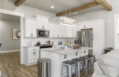 Vinita House | Lakeside Retreat, hot tub & Com Pool, Boat Slip Available