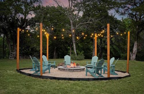 Lake Whitney House | Lakeside Retreat | Hot Tub | Fire Pit | Sleeps 12