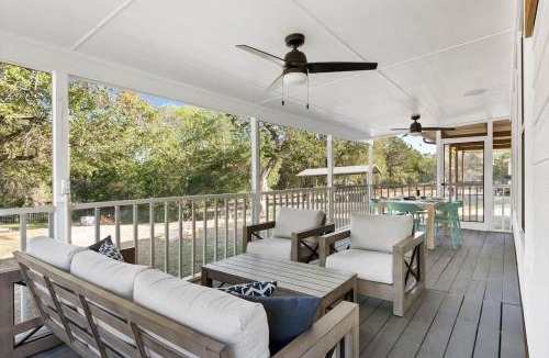 Lake Whitney House | Lakeside Retreat | Hot Tub | Fire Pit | Sleeps 12