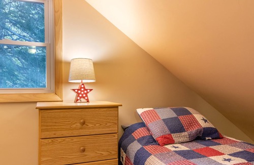 Eddington House | Lakeside Retreat House: Fire pit + Lake + float