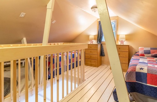 Eddington House | Lakeside Retreat House: Fire pit + Lake + float