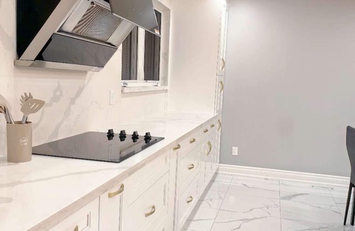 Ajax House | Lakeside Retreat | Modern Renovated House|9 Parkings| Large Backyard
