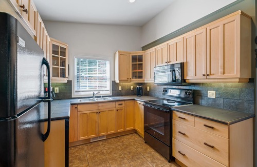 Mount Juliet House | LAKESIDE RETREAT NEAR DOWNTOWN NASHVILLE