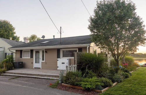 Alto Cottage | Lakeside Retreat Near Grand Rapids: Private Dock, Kayaks & Sunset Views