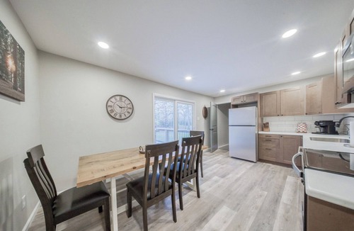 Rolla House | Lakeside Retreat next to Conservation Area