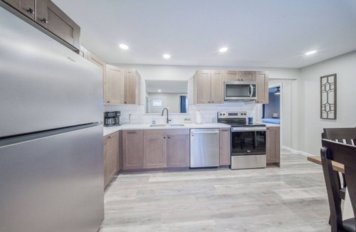 Rolla House | Lakeside Retreat next to Conservation Area