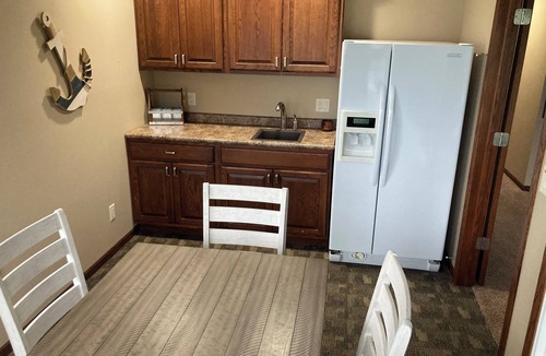 Ventura Cabin | Lakeside retreat on Clear Lake