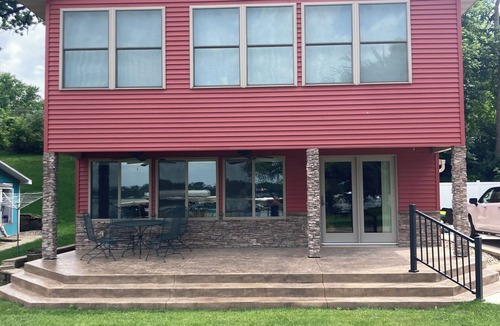 Ventura Cabin | Lakeside retreat on Clear Lake