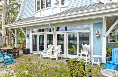 Raymond House | Lakeside retreat on Little Sebago Lake