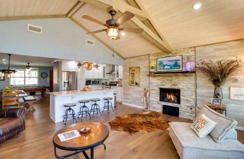 Higden House | Lakeside Retreat on 10 Secluded Acres
