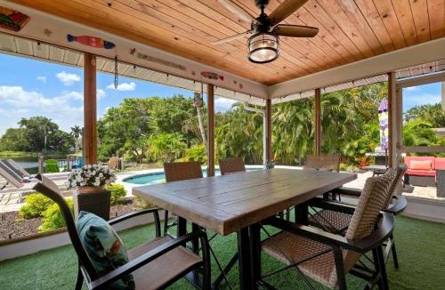 Palma Sola House | Lakeside Retreat