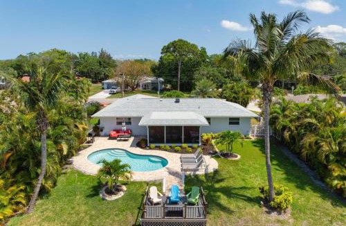 Palma Sola House | Lakeside Retreat