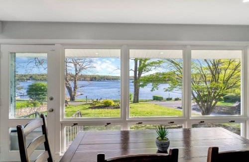 Columbia House | Lakeside Retreat